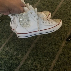 Converse Chuck Taylor All-Star Beaded Pearl wedding  sneakers women’s size 9 - Picture 1 of 8