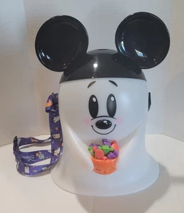 Cubo de palomitas de maíz iluminado Mickey Ghost de Halloween de los parques de Disney 2025 en mano - Imagen 1 de 3