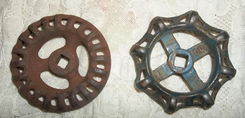 Vintage INDUSTRIAL VALVE HANDLE FAUCET KNOB CAST IRON 2 3/4" diameter Cover