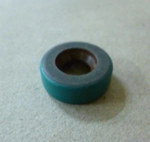 CR CHICAGO RAWHIDE OIL SEAL 3/8" ID X 3/4" OD X 1/4" WIDE HIGH HEAT VITON LIP - Picture 1 of 2