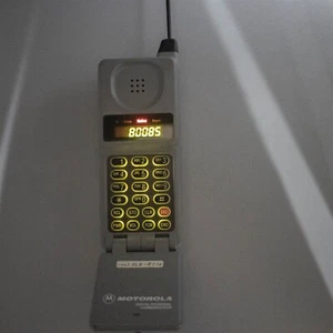 Motorola Digital Communicator Flip Open Cell Phone Antenna Vintage 1990s Gray - Photo 1 sur 9