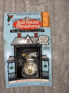 Puppenhaus Miniaturen elektrischer Kronleuchter 3 Volt Batterie oder 12 Volt, neu in Verpackung weiß - Bild 1 von 2