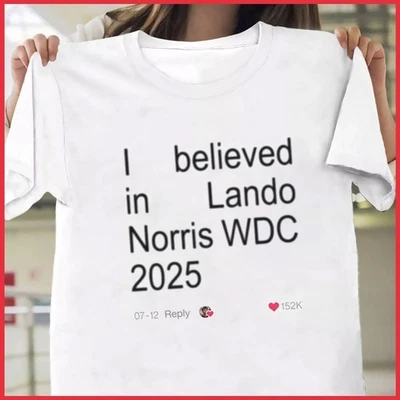 LO ÚLTIMO NUEVO - Camiseta Lando Norris 2025 Drivers’ World Champion F1 BELIEVE Foto 1 de 3