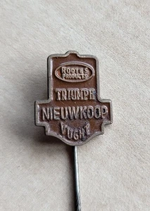 Vintage Triumph Rootes Group Vught Car stick pin badge - Picture 1 of 2