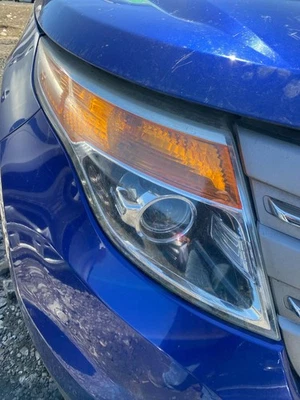 Conjunto de faros derechos usados se adapta a: Ford Explorer 2013 base halógeno sin policía p Foto 1 de 4