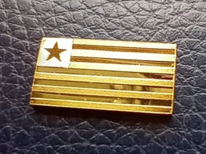LIBERIA FLAG- THE FRANKLIN MINT - GOLD ON .925 STERLING SILVER -SMALL 2.0g - Picture 1 of 2