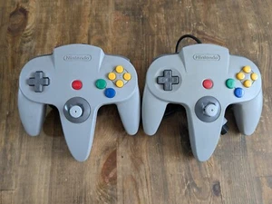 Lot of 2 Nintendo 64 - N64 official controllers -  Gray - Picture 1 of 2