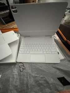 Apple MJQL3LL/A Magic Keyboard iPad Pro 12.9" (gen 3rd, 4th, 5th &6th) White - Photo 1/6