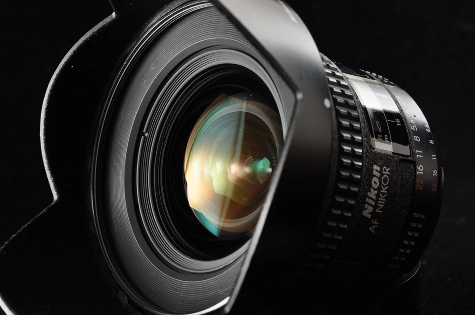 US duty paid Near Mint Nikon AF Nikkor 18mm f/2.8D Wide Angle Lens w/hood HB-8 - Image 1 of 4