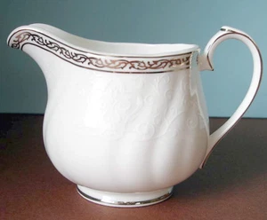 Wedgwood Queen's Lace Creamer Platinum Trim English Bone China New in Box - Picture 1 of 4