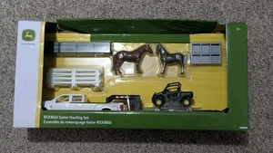 John Deere RSX860i Gator Hauling Set w/ horses, hay, trough & fencing 1:32 scale - Picture 1 of 10