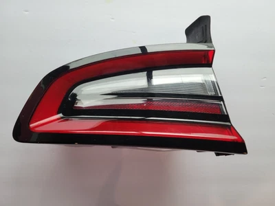 Dodge Charger 2015-2023 luz trasera izquierda luz exterior lámpara OEM 68213145AD Foto 1 de 4
