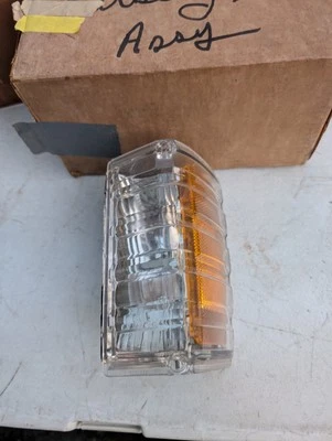 Conjunto de luz de estacionamento NOS GM 1976 Pontiac Grand Prix sinal de seta destro 912812 - Imagem 1 de 4