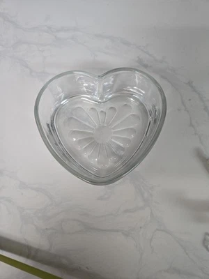 * Cuenco de vidrio transparente en forma de corazón 6" Libbey Candy baratija recuerdo del día de San Valentín Foto 1 de 4