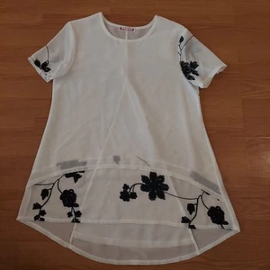 Top tunica donna bianco trasparente in chiffon a strati con ricamo floreale nero... - Foto 1 di 8