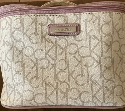 Bolsa de viaje cosmética con cremallera Calvin Klein beige logotipo rosa cremallera Foto 1 de 4