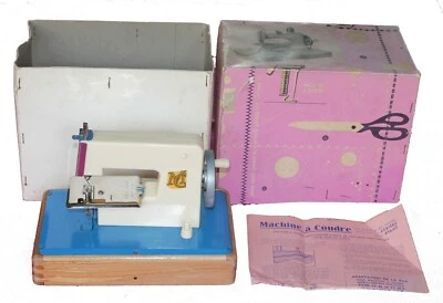 Jouet ancien Machine à Coudre type 15 M en boîte - Photo 1/4