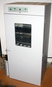 WHEATON ROLL-IN CO2 INCUBATOR, MODEL I057606 WITH R2P 2.0 CELL ROLLER APPARATUS - Picture 1 of 11