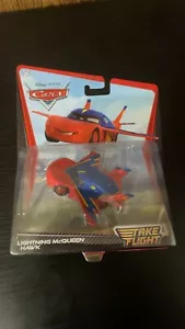 Disney Pixar Cars Take Flight Lightning McQueen Hawk Nuovo con carta - Foto 1 di 5