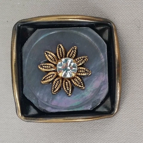 Mother of Pearl - Bronze Flower Crystal Ctr ANTIQUE BUTTONS 30L - 3/4"  (B33) Cover