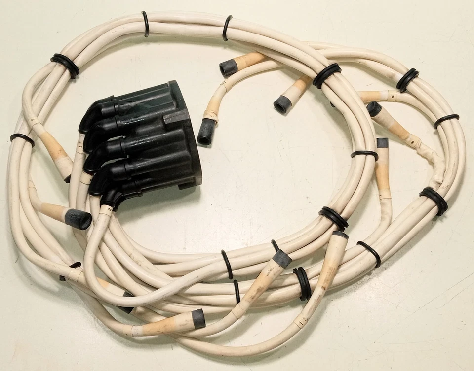 Cables de bujía de encendido del motor Ferrari 512_tapa del distribuidor_365 GT4 BB_9500043 Foto 1 de 4