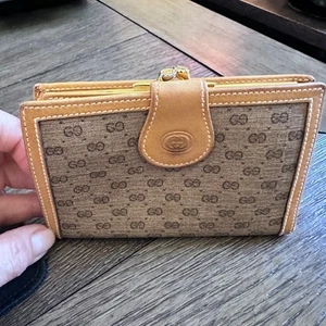 VINTAGE GUCCI KISSLOCK WALLET - Picture 1 of 9