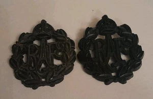 Two WW2 Wartime Plastic Economy Cap Badges R.A.F. Royal Air Force - Picture 1 of 2