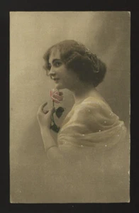 cartolina d'epoca-post card-DONNINE WOMAN LADY FRAU FEMME 94 - Picture 1 of 1
