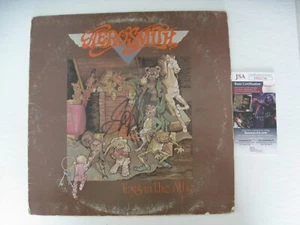 Steven Tyler Autogramm signed Aerosmith Toys In The Attic Vinyl JSA #PP02786 - Bild 1 von 1