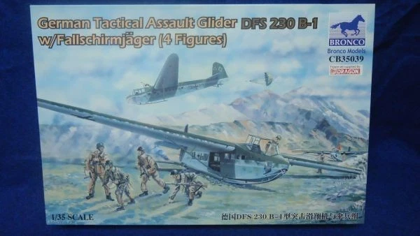 313 CB35039 100/920B2 Bronco 1/35 aliante d'assalto tedesco + 4 paracadutisti - Immagine 1 di 1