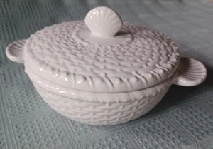 Nantucket Home Basketweave Design Shell Handled Bowl With Lid White Ceramic - Picture 1 of 11