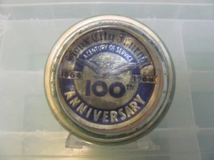 Vintage Sioux City Journal 100. Jubiläum Schreibtisch Glas Briefbeschwerer 3" Durchmesser - Bild 1 von 4