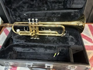 Yamaha YTR-2330 Standard Trumpet w Case - Picture 1 of 12