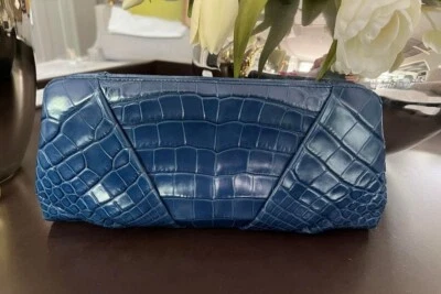 *JUDITH LEIBER* ESPECTACULAR BOLSO CLUTCH COCODRILO RECOGIDO AZUL REAL Foto 1 de 4