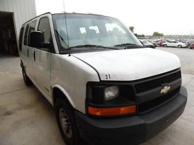 Б/у передняя нижняя центральная консоль подходит: 2006 Chevrolet Express 2500 фургон пол без - Изображение 1 из 4