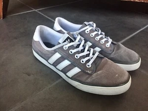 Adidas Kiel grau/weiß Canvas Skate oder Boot Performance Sneaker Herren Größe 8,5 - Bild 1 von 8