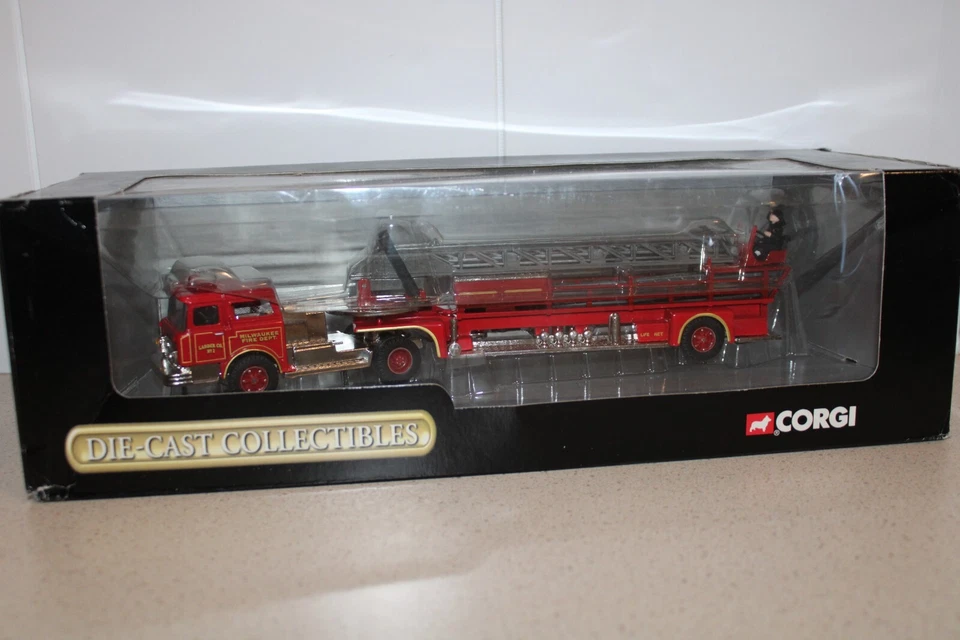 Corgi Classics #52102 Mack CF Arial Ladder Fire Engine - Milwaukee - Image 1 of 4