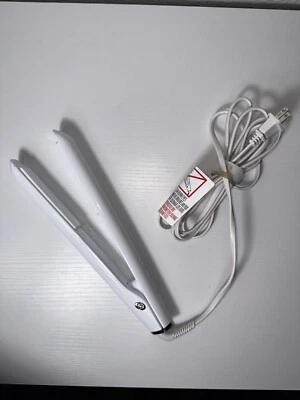 T3 SinglePass StyleMax Professional 1 Inch Flat Iron - White Model 77592 - Image 1 of 4
