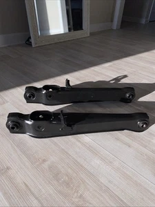 2000-2004 Volvo S40 / V40 Rear Lower Control Arm Set Left & Right OEM - Picture 1 of 11