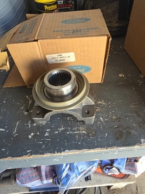 Brida original Ford Companion E8TZ-4851-A CANTIDAD 1 Foto 1 de 2