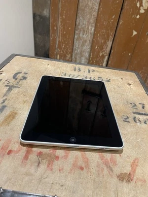 Apple iPad 1st Gen A1219 32GB Silver Spares or Repair - Image 1 of 4