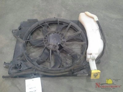2015 Chrysler Town & Country Radiator Cooling Fan Assembly - Imagem 1 de 4