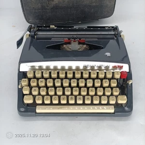 Máquina de escribir y estuche de transporte Remington 333 TIME CAPSULE/Ultra portátil vintage - Imagen 1 de 8