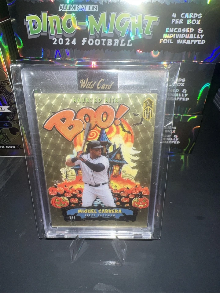 Miguel Cabrera 1/1 Gold Vinyl Haunted Hits Wild Card Boo Detroit Tigers - Image 1 of 2