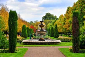 Water Fountain Regent's Park Garden London England UK Photograph Picture - Picture 1 of 1