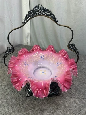 Cesta de vidrio con estuche con volantes EG Webster victoriana plateada para novias Foto 1 de 4