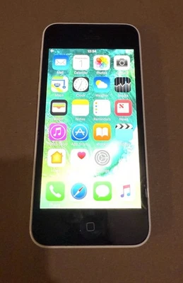 Apple iPhone 5C 8GB White Smartphone - Image 1 of 4