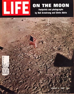 LIFE Magazine Aug 1969 On Moon Footprints Photographs Neil Armstrong Ed Aldrin - Imagen 1 de 3