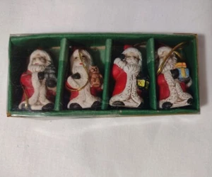 Vintage Porzellan Weihnachtsmann Weihnachtsschmuck 4 handbemalt 1,5" Neu aus altem Lagerbestand ungeöffnet - Bild 1 von 4
