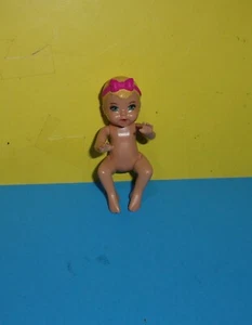 2012 Barbie Dollhouse BABY GIRL DOLL w/ pink bow Mattel Loving family  - Picture 1 of 2